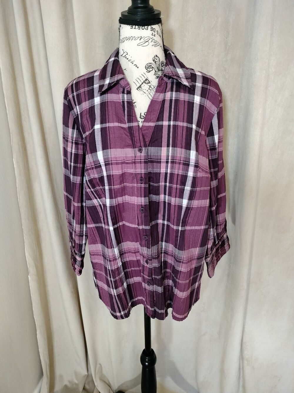 Croft & Barrow Women's Plum Plaid 3/4 Sleeve Button Up Shirt. Size L
